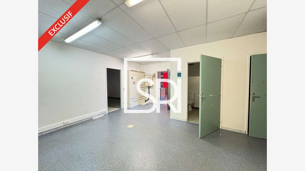 Local commercial de 635m² à louer en ZA à Aubière