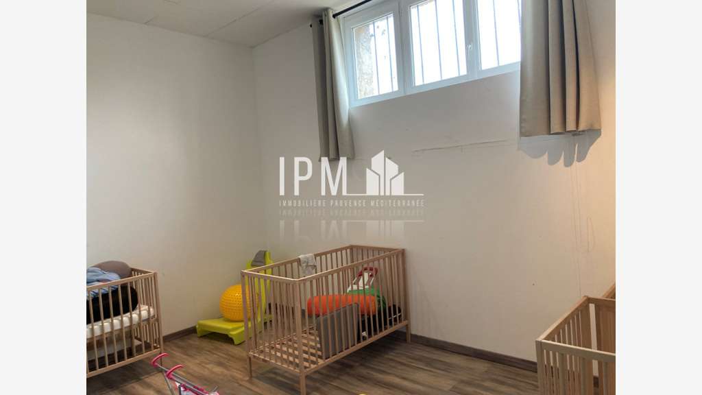 A louer local crèche 180m² à Aubignan 84810