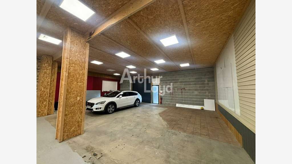 Local 360m² à louer à Aubigny-les Clouzeaux