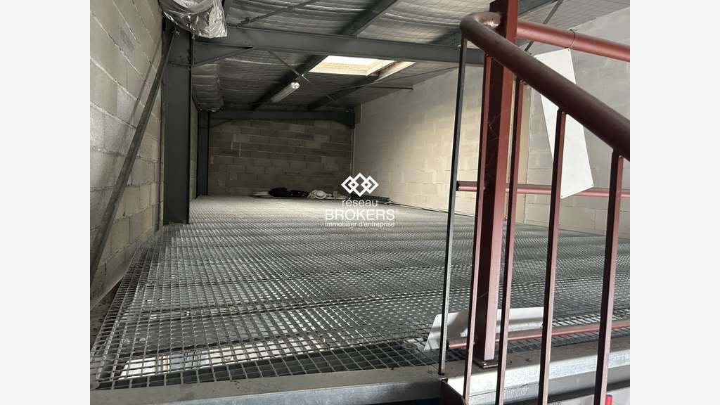 A louer local commercial 713m² ZAC Clarac à Auch