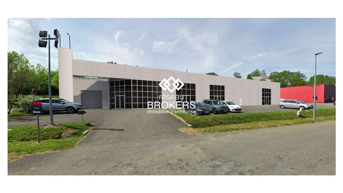 A louer local commercial 713m² ZAC Clarac à Auch