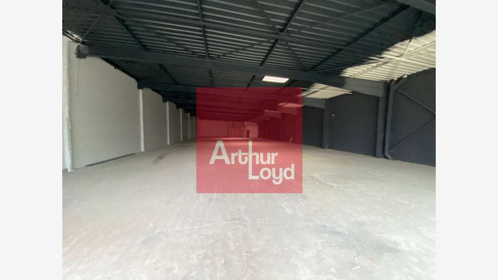 A louer cellule commerciale 740m² à Auch