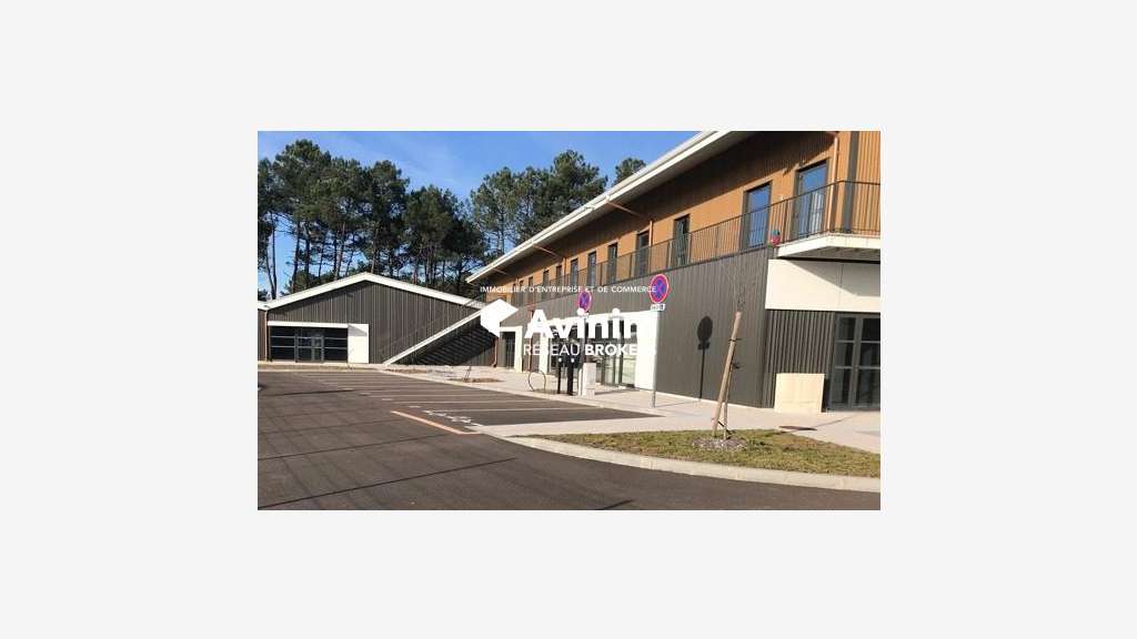 Cellule commerciale de 302m² à louer à Audenge
