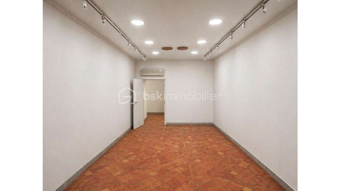 Local commercial + appartement à Aups