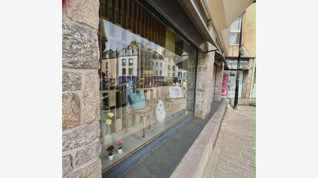 A louer local 40m² en galerie commerciale à Auray