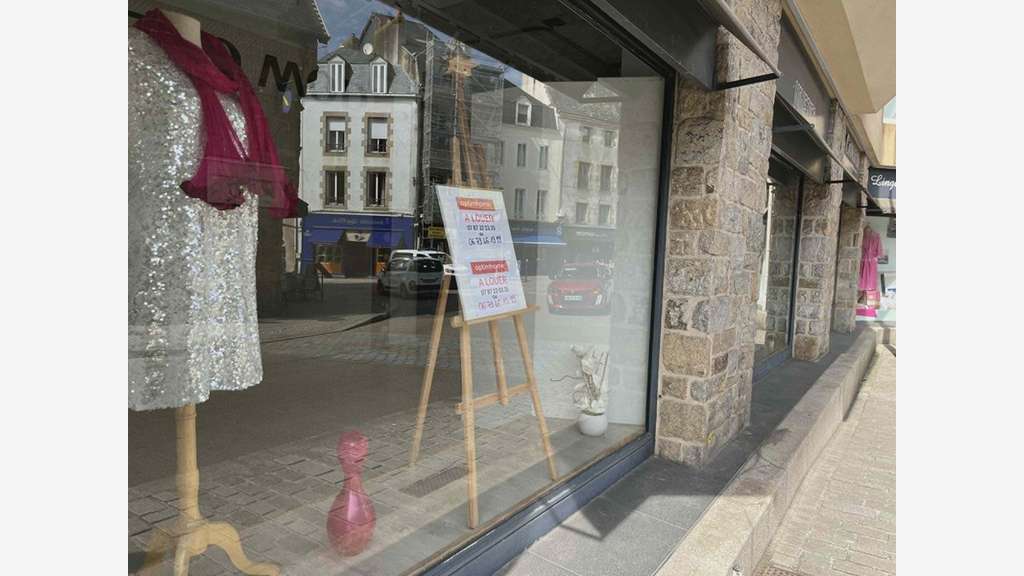 A louer local 40m² en galerie commerciale à Auray