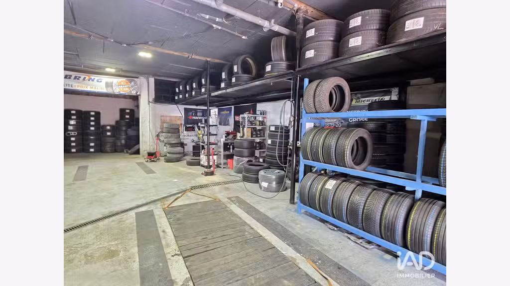 A louer local d'activité garage 365m² à Aussillon