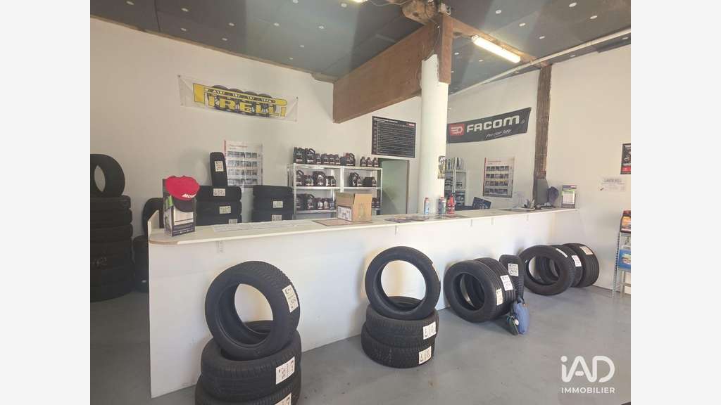 A louer local d'activité garage 365m² à Aussillon