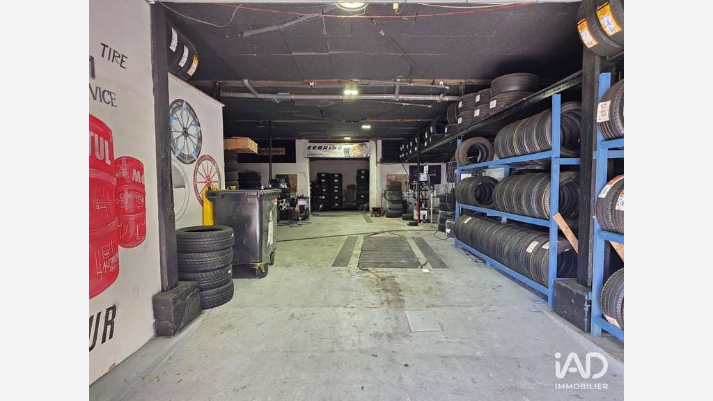 A louer local d'activité garage 365m² à Aussillon