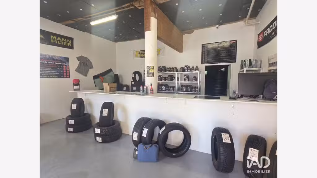 A louer local d'activité garage 365m² à Aussillon