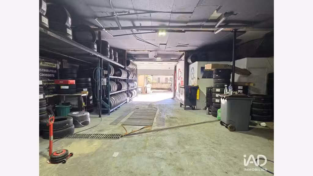 A louer local d'activité garage 365m² à Aussillon