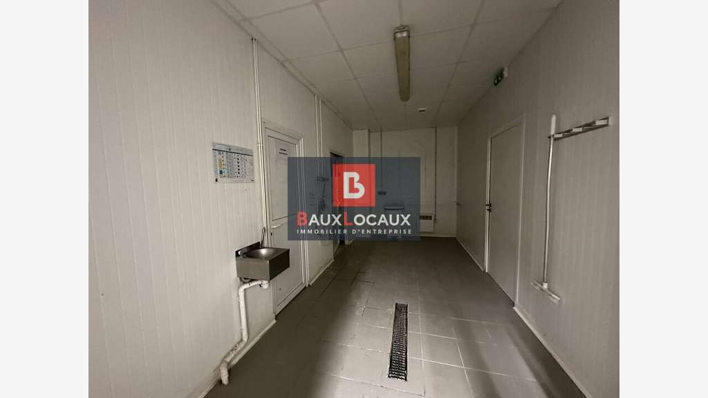 Local 1240m² à louer empl premium à Avignon