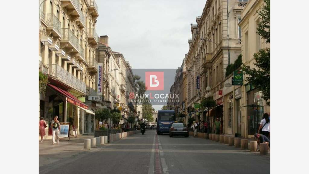 A louer local commercial 207m² empl N°1 Avignon