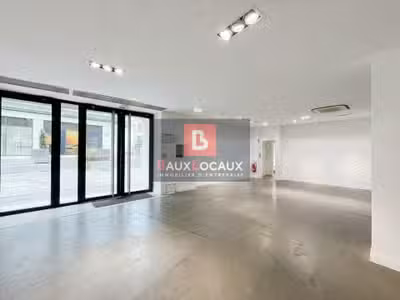 A louer local commercial 207m² empl N°1 Avignon