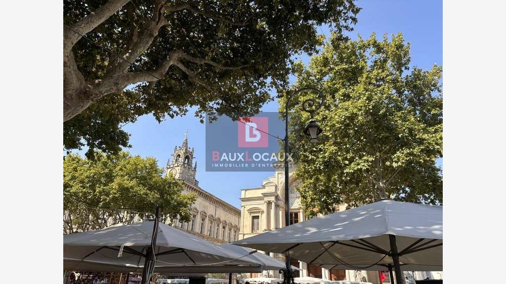 A louer local commercial 207m² empl N°1 Avignon