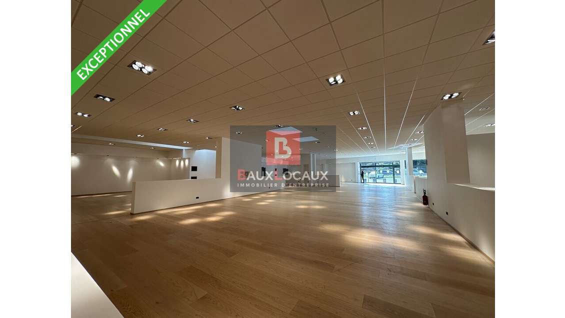 Local 1100m² à louer très belle visibilité Avignon