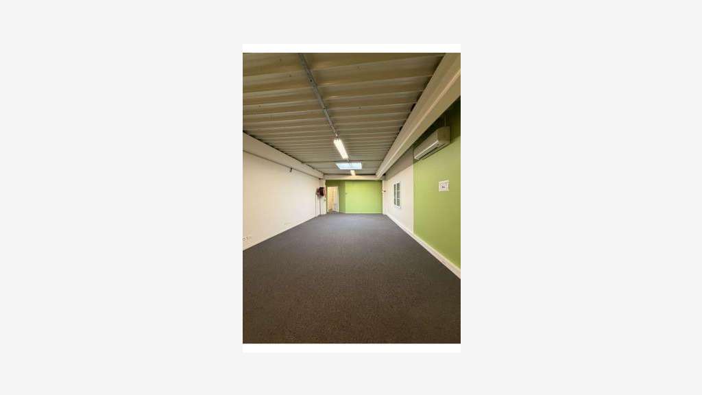 A louer local commercial 472m² ZAC Mistral 7