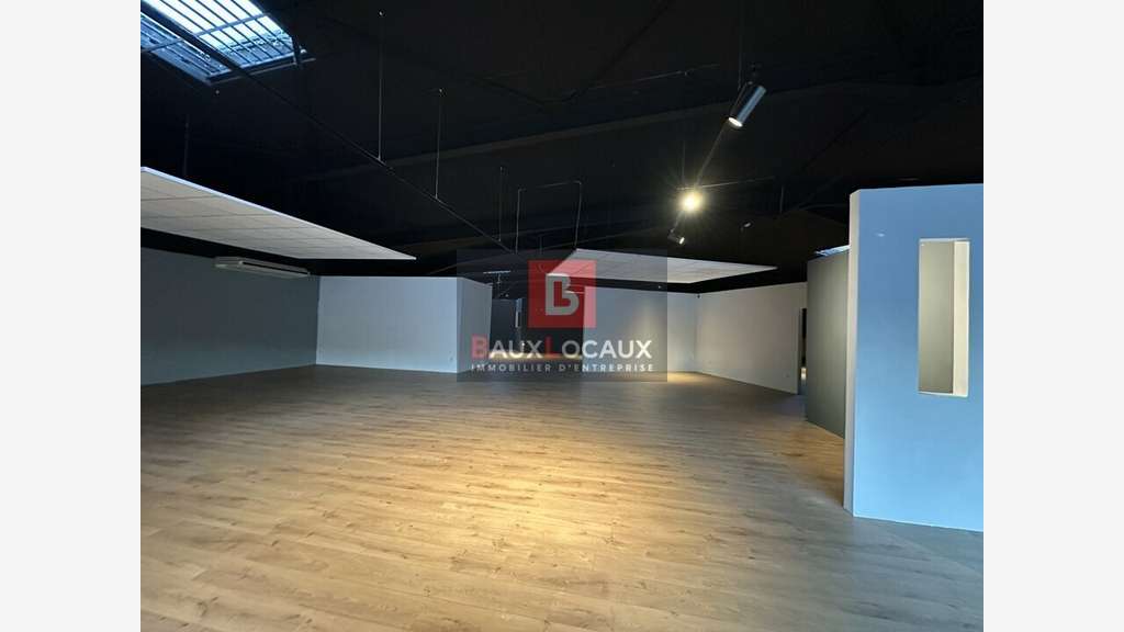 Local commercial 1200m² à louer à Avignon