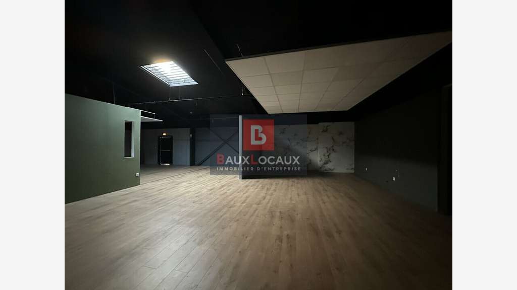 Local commercial 1200m² à louer à Avignon