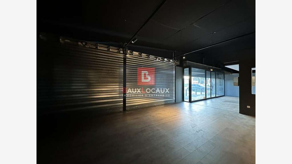 Local commercial 1200m² à louer à Avignon