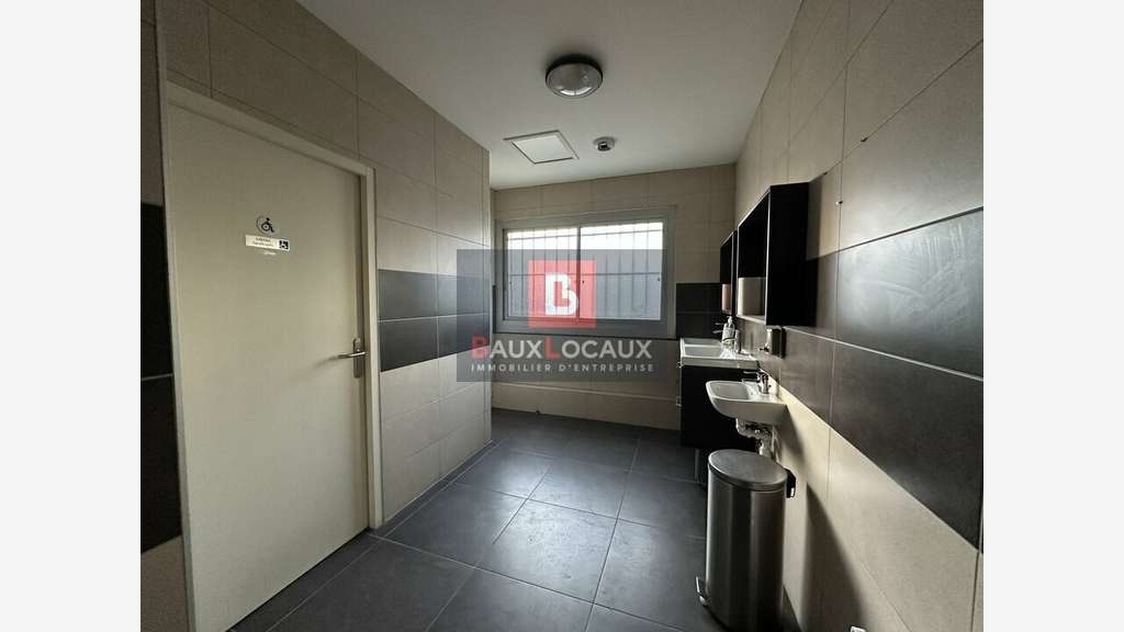 Local commercial 1200m² à louer à Avignon