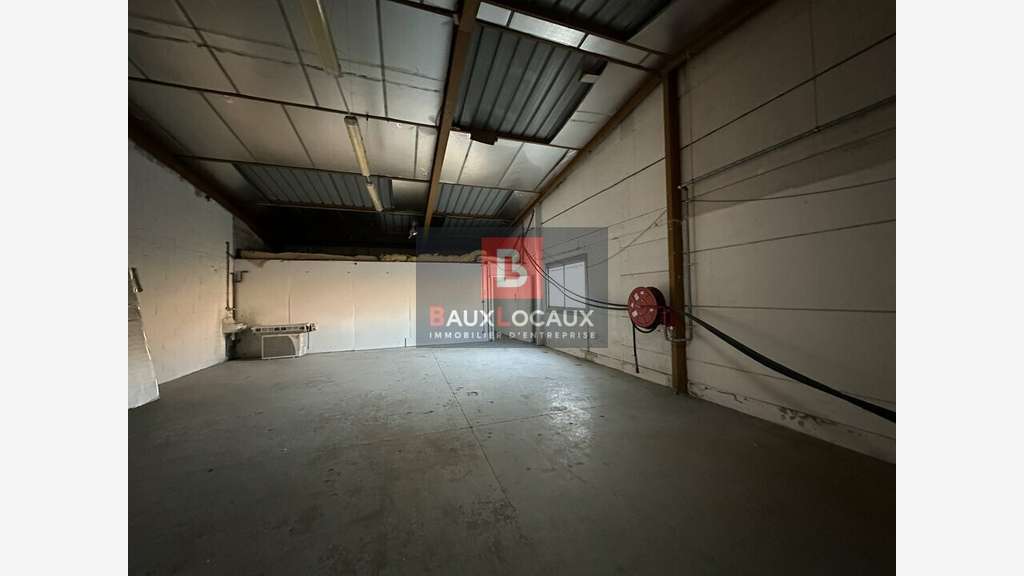 Local commercial 1200m² à louer à Avignon