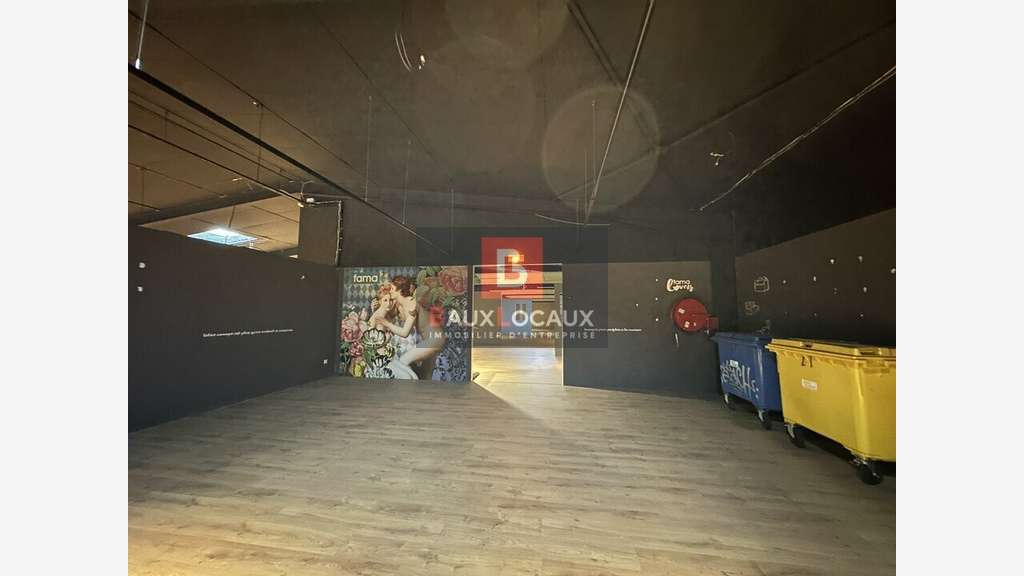 Local commercial 1200m² à louer à Avignon