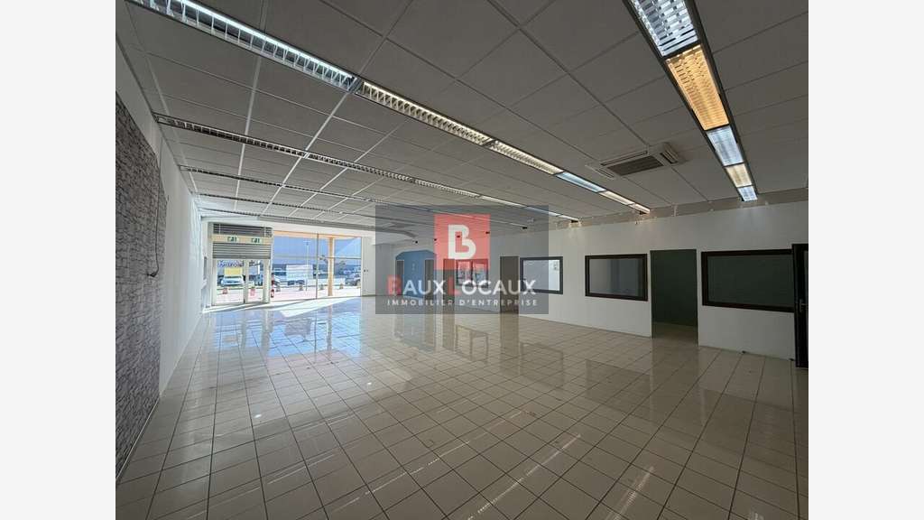 Local commercial de 472m² à louer en zc à Avignon