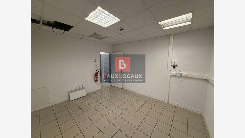 Local commercial de 472m² à louer en zc à Avignon