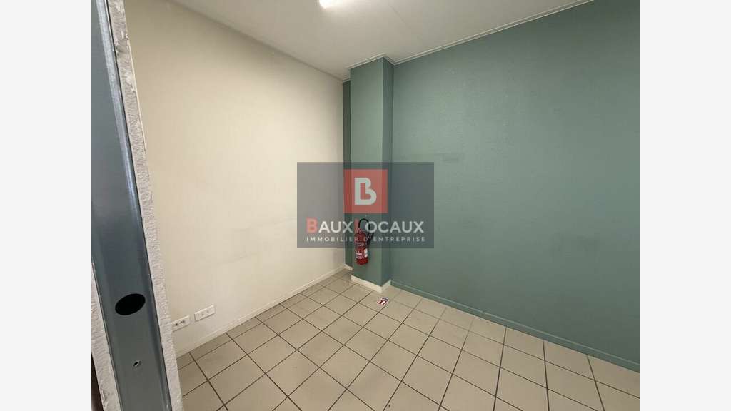 Local commercial de 472m² à louer en zc à Avignon