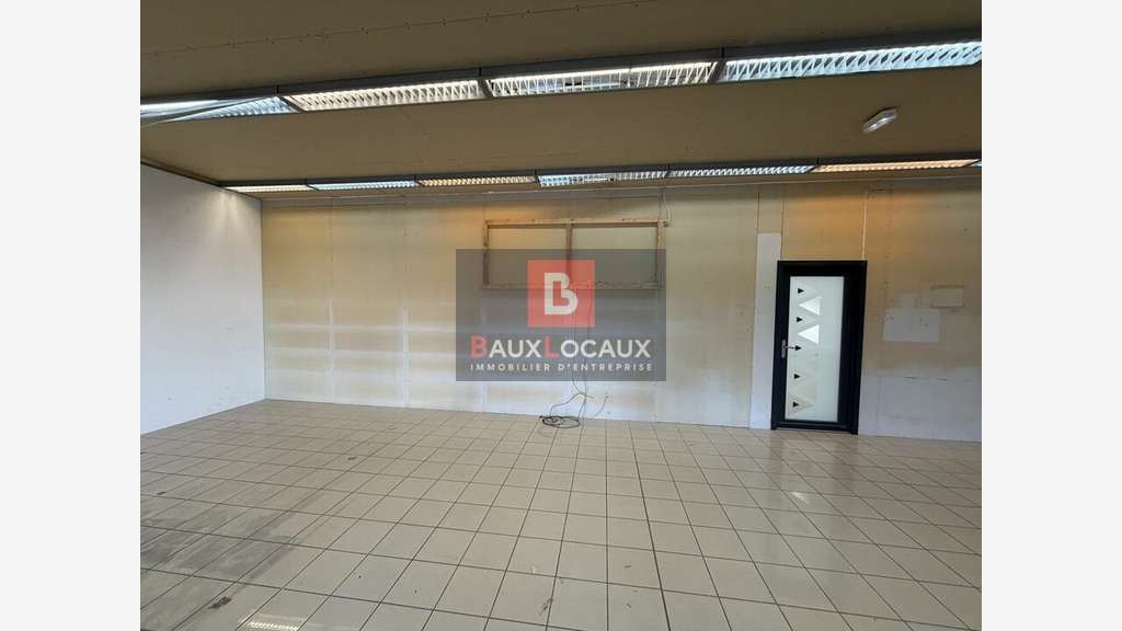 Local commercial de 472m² à louer en zc à Avignon