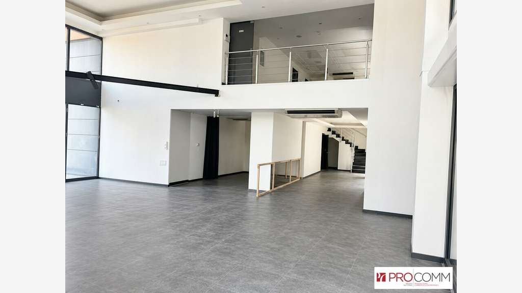Local commercial 207m² à louer à Avignon centre