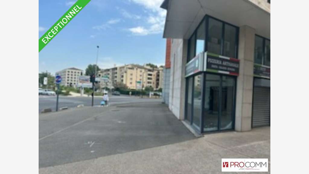 Local commercial 207m² à louer à Avignon centre