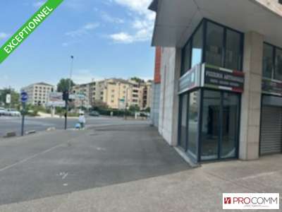 Local commercial 207m² à louer à Avignon centre