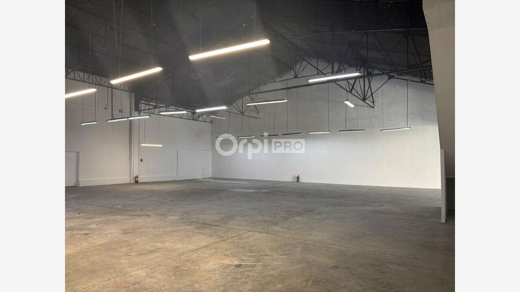 Local 800m² à louer sur axe très passant d'Avignon