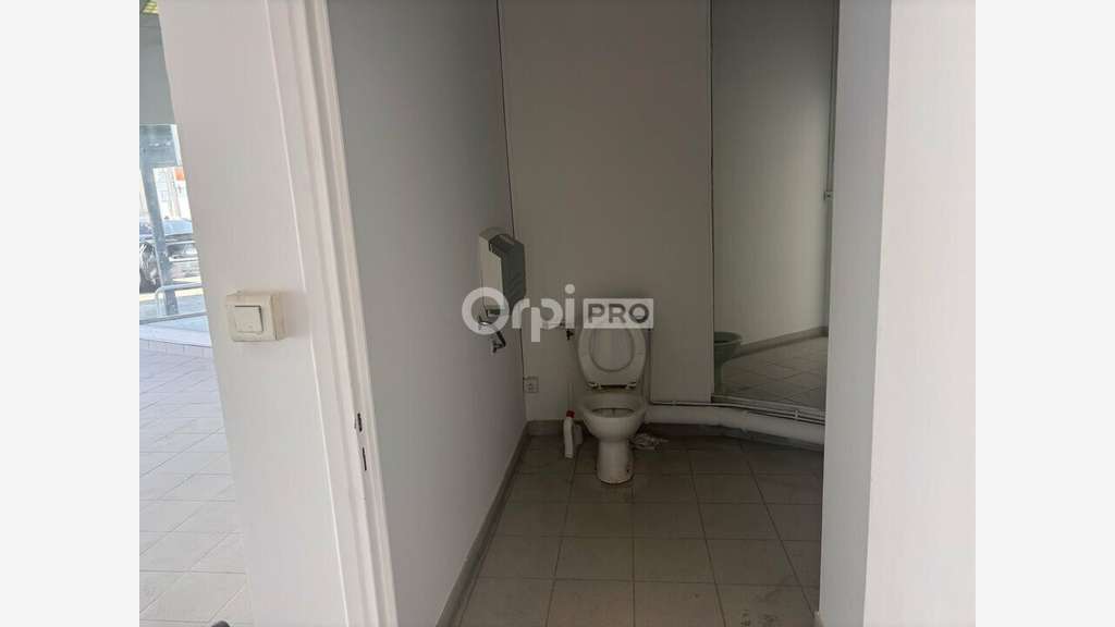 Local 800m² à louer sur axe très passant d'Avignon