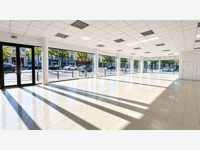 Local 800m² à louer sur axe très passant d'Avignon