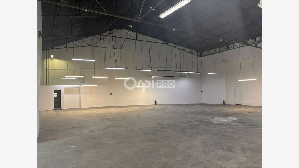 Local 800m² à louer sur axe très passant d'Avignon