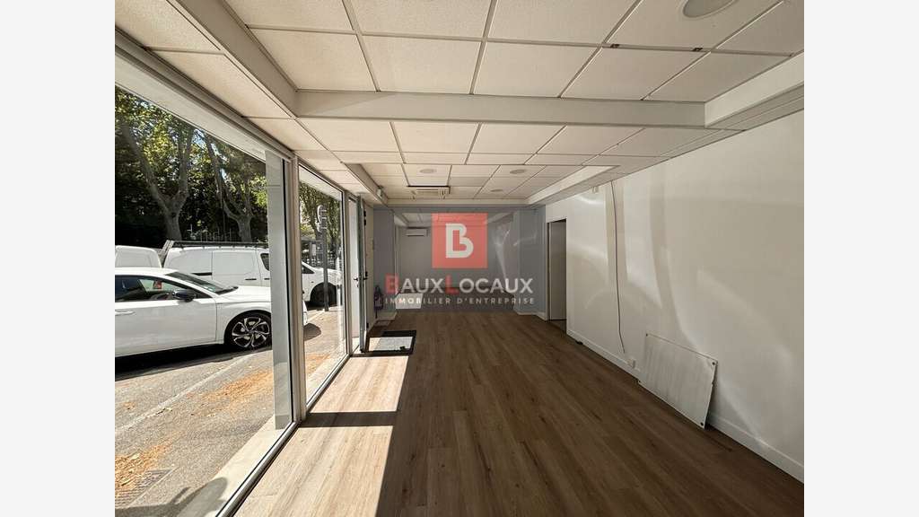Local cial 130m² à louer à Avignon axe fréquenté
