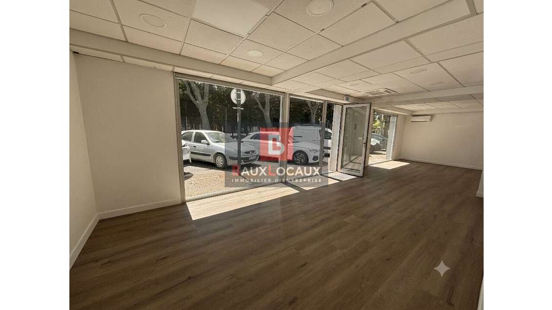 Local cial 130m² à louer à Avignon axe fréquenté
