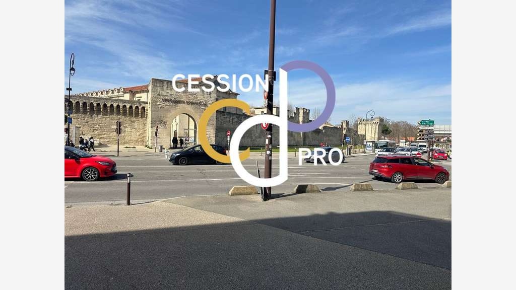 Local commercial de 200m² à louer à Avignon