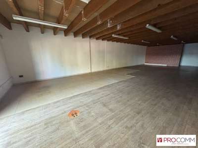 A louer local commercial 108m² empl strat Avignon