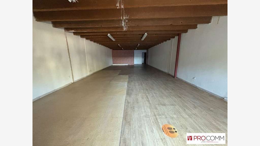A louer local commercial 108m² empl strat Avignon