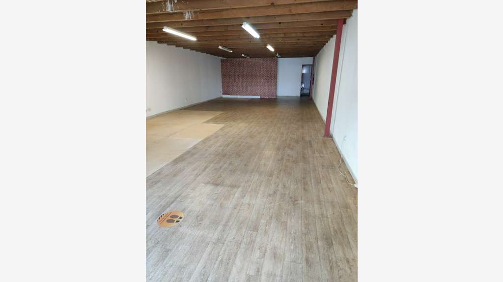 A louer local commercial 108m² empl strat Avignon