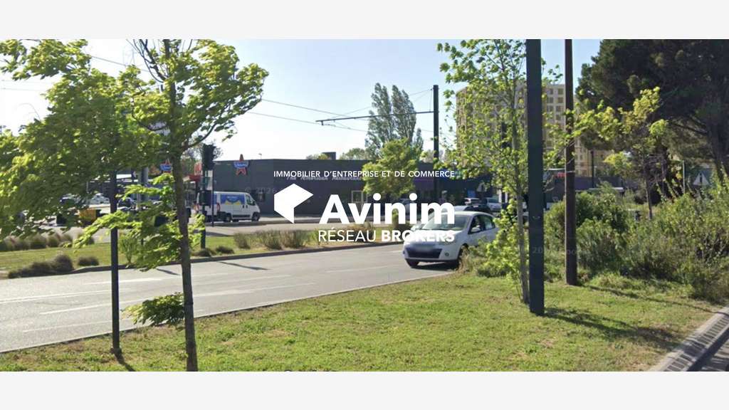 A louer local commercial 430m² empl N°1 Avignon