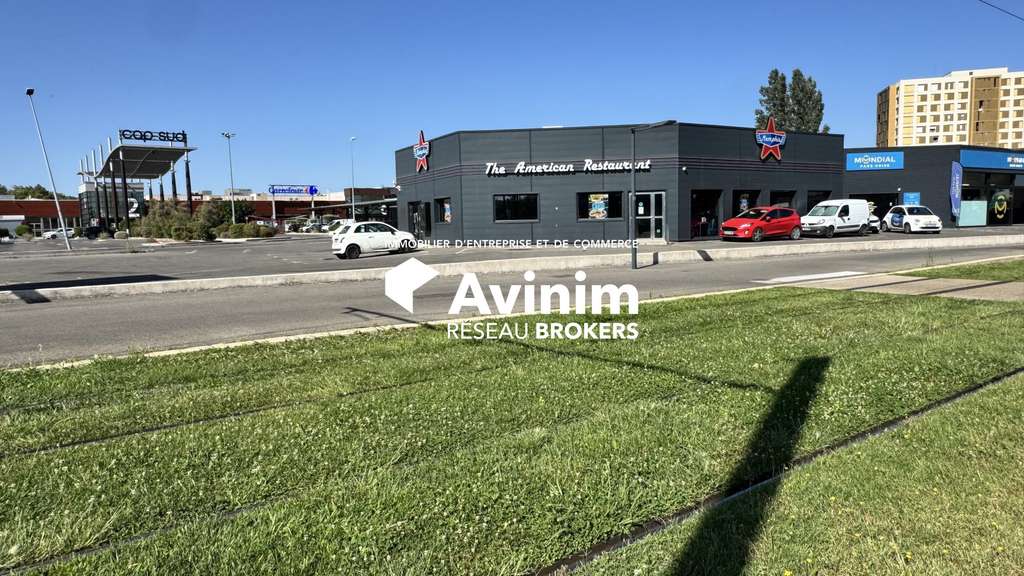 A louer local commercial 430m² empl N°1 Avignon