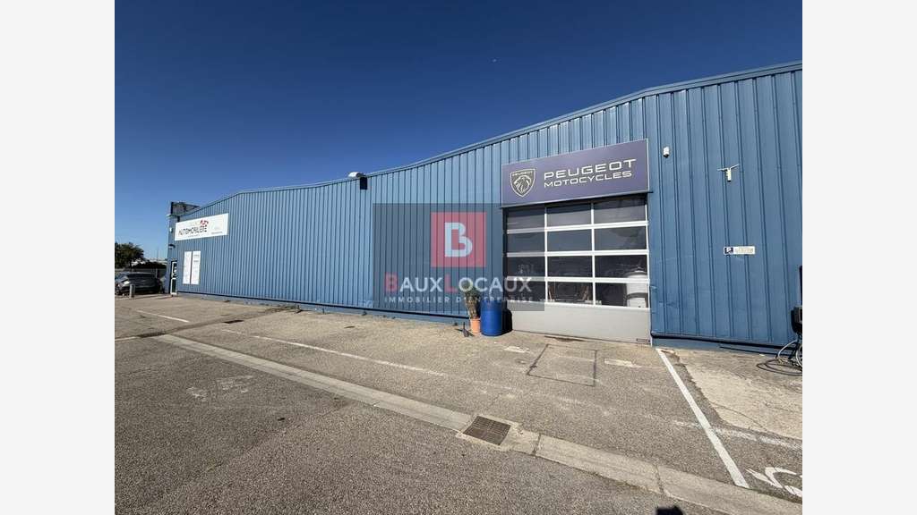 Loue local commercial 2100m² Avignon Fontcouverte