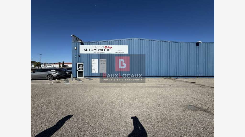Loue local commercial 2100m² Avignon Fontcouverte