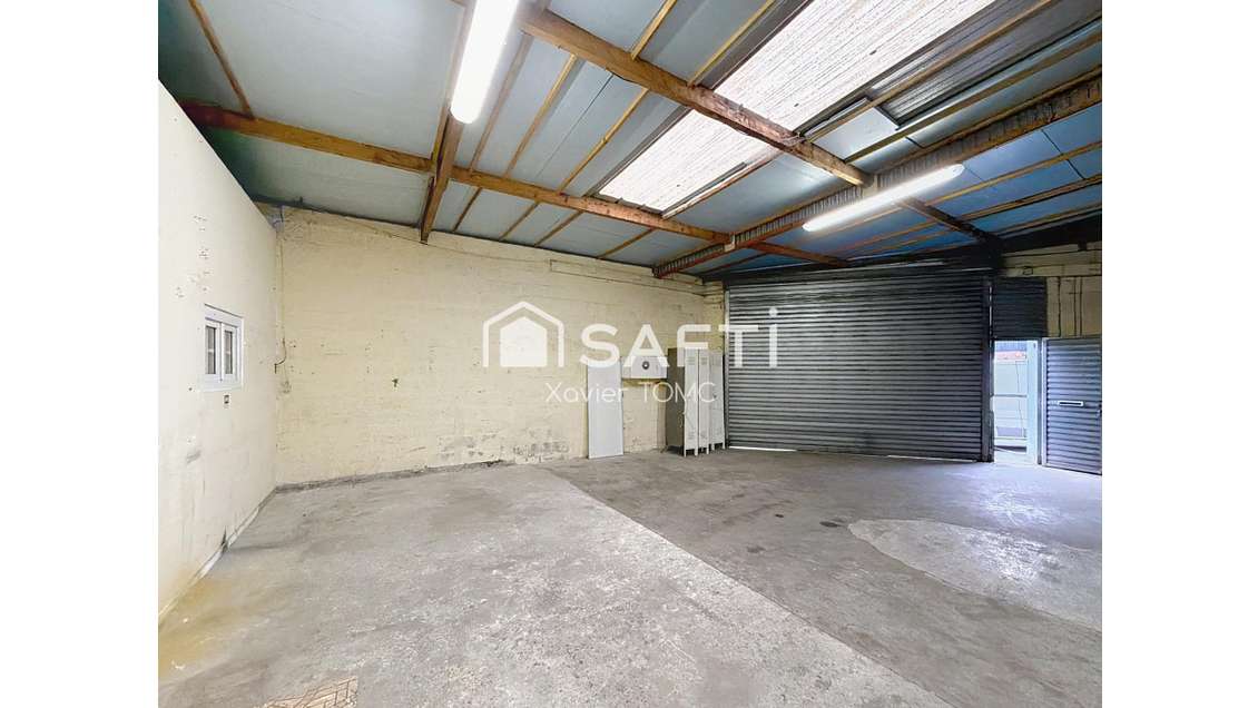 A louer local commercial de 140m² à Avion