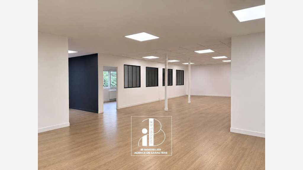 FONTAINEBLEAU AVON BUREAUX avec LOCAL STOCKAGE DE